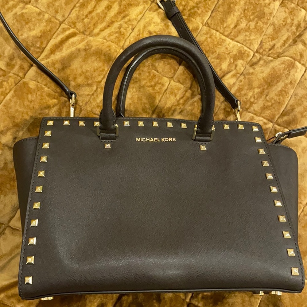 MICHAEL KORS PURSE LARGE SACHEL USED.